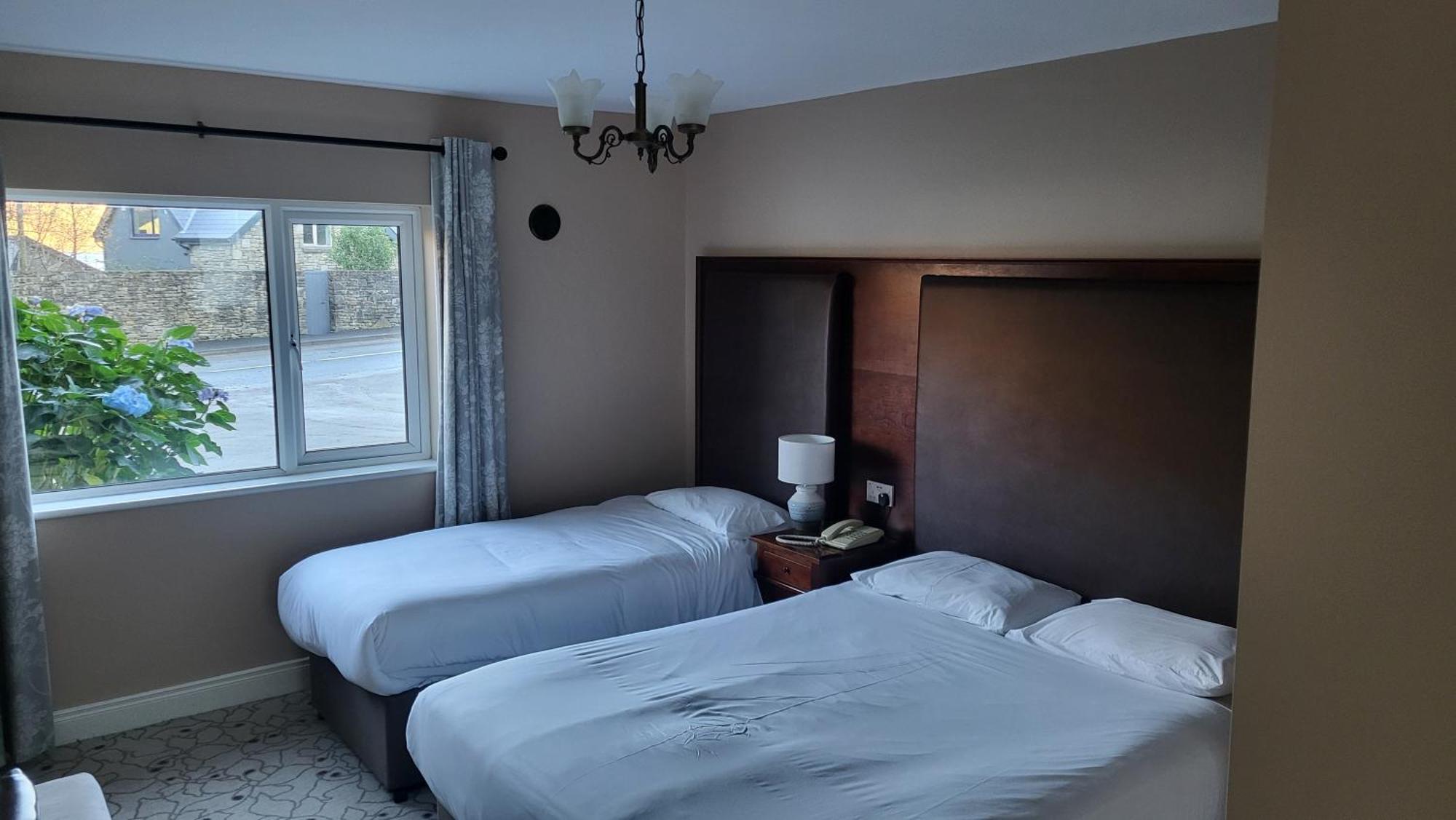 Leenane Hotel Линон Экстерьер фото
